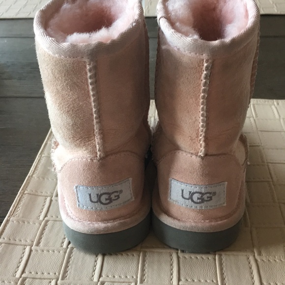 Toddler light pink Uggs size 9 - Picture 3 of 8